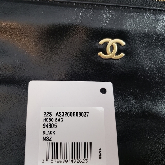 The Chanel 22 small handbag - Picture 10 of 12